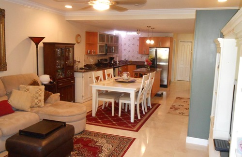Bell Channel Bay House | 5* Star, Spacious and Clean with Pool, Waterfront Villa Close to All Amenities