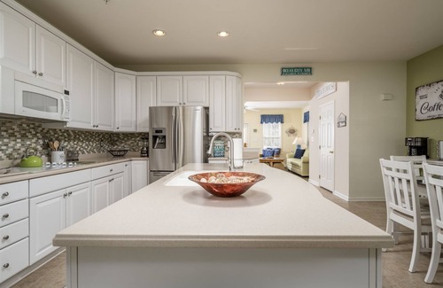 Sunset Island House | 5-Star*Sunset Island Townhouse, close to POOLS, Beach Chairs, FREE Linens/Towels