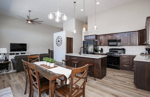 Buffalo Ridge House | 5-Star Townhome (3br/3ba)