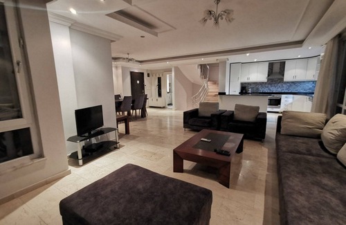 Bektas Villa | 5 Star Villa, Heated Private Pool & Jacuzzi, Alanya Villa 1056