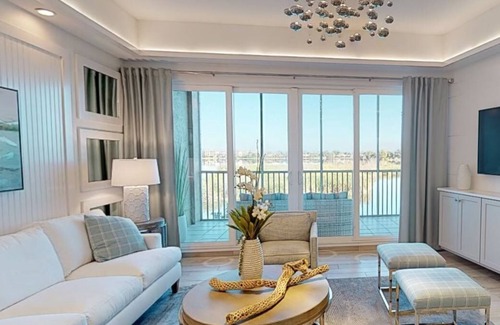 Braden River Condo | 5 Star Waterfront Condo