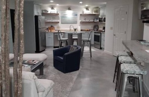 New London Apartment | 5 Star Waterfront Luxury Vacation Apartment