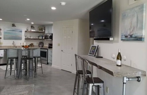 New London Apartment | 5 Star Waterfront Luxury Vacation Apartment