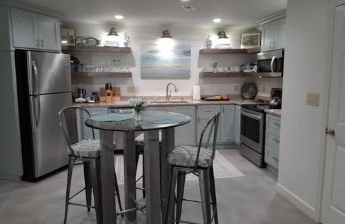 New London Apartment | 5 Star Waterfront Luxury Vacation Apartment