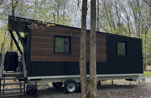 Plattsburgh House | 5 Star Wooden Paradise Nomad Retreat