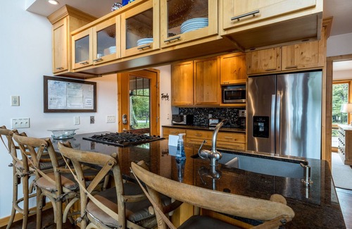 Sturgeon Bay House | 5-Stars! 1.3 Acres On Lk Mich!- Prime Oct Dates Still Available!