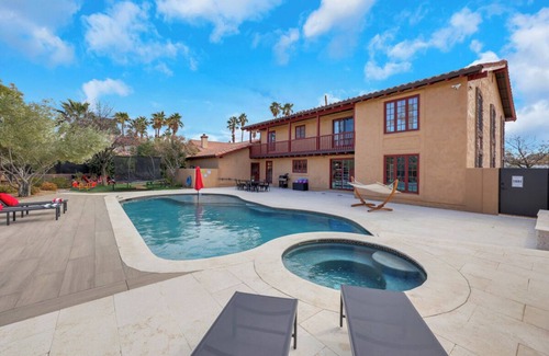 Spring Valley Villa | 5-STARS 6BR 3.5 BTH BIG YARD Pool & hot tub!