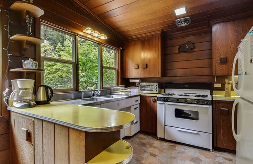 Cazadero House | ♥ 5 STARS-LOW RATES ♥ Romance, Spa, Waterfront, Wine Country, NATURE + Discounts