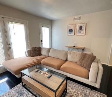 Old East Dallas Apartment | 5 STATE FAIR l DT Dallas l FIFA READY l Staycation 1Bd1Ba