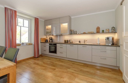 Alt Gaarz Apartment | 5-sterne- Luxuswohnung mit Infrarotkabine und Privatem Strandkorb