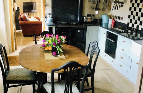 Huggate House | 5* stylish, luxury barn conversion, private hot tub, fabulous views