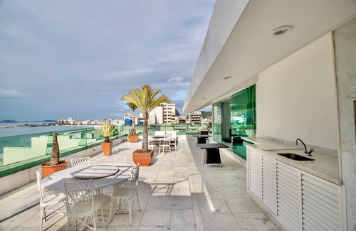 Copacabana Apartment | 5-suite penthouse in Copacabana with sea view