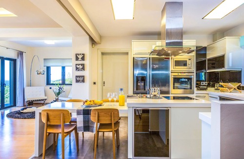 Kontomari Villa | 5' to Beach/Private Heated Pool/Seaview/Gym