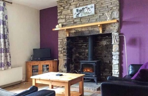 Hayfield Cottage | 5 VICARAGE LANE, pet friendly, character holiday cottage in Hayfield
