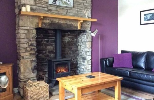 Hayfield Cottage | 5 VICARAGE LANE, pet friendly, character holiday cottage in Hayfield