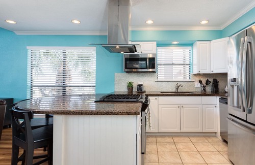 Jamaica Beach House | 5★ Waterfront home! Bikes, kayaks, fishing, fire pit, pickleball! Pets welcome!