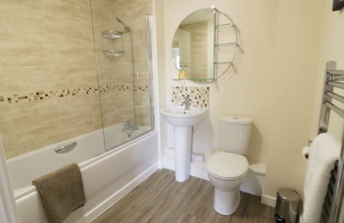 Stourport-on-Severn Apartment | 5 WINDERMERE, family friendly, with a garden in Stourport-On-Severn