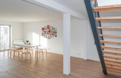 Cottbus Apartment | 5 Zimmer nahe Hauptbahnhof,10 Betten,vollausgestattet,neu saniert,Parkplatz,Dachterasse