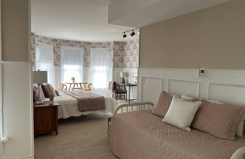 Italian Village Bed & Breakfast | 50 Lincoln Short North B&B