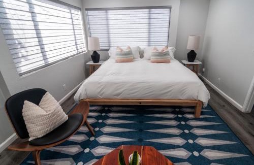 Peninsula House | 50 M to Sand LGB 2 King Suites