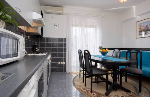 Tribunj Apartment | 50 m² Apartment ∙ 1 bedroom ∙ 3 guests