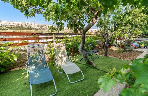 Pag Apartment | 50 m² Apartment ∙ 2 bedrooms ∙ 4 guests