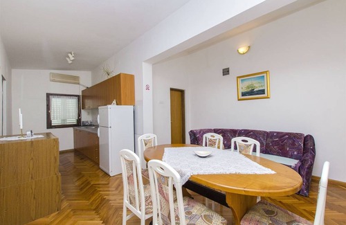 Jadrtovac Apartment | 50 m² Apartment ∙ 2 bedrooms ∙ 5 guests