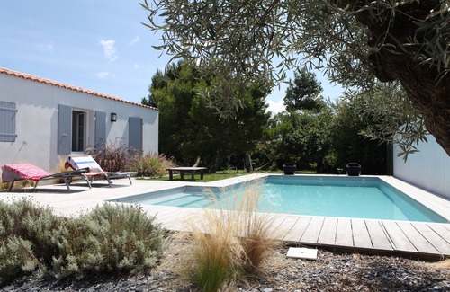 Saint-Denis-d'Oleron House | 50 meters from the sea, the property by the sea.