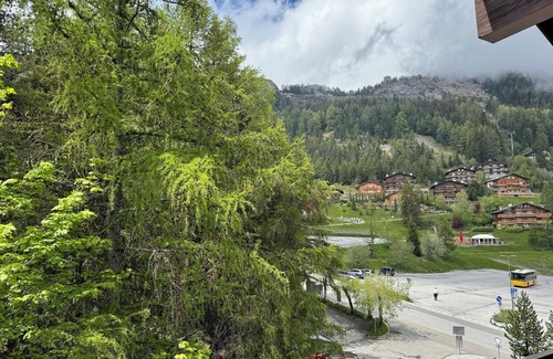 Anzere Apartment | 50 metres from the cable car, apartment with balcony, private collective parking, WIFI