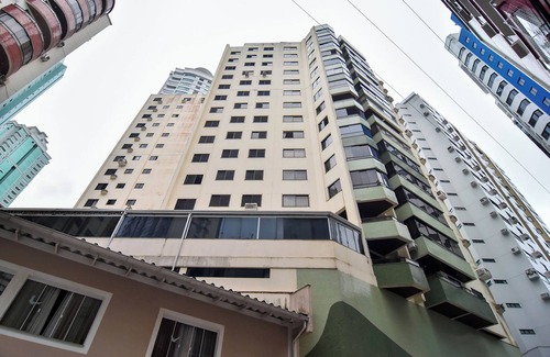 Barra Sul Apartment | 50 mts da Praia na Rua 3500, Garagem e Wi-fi P2101