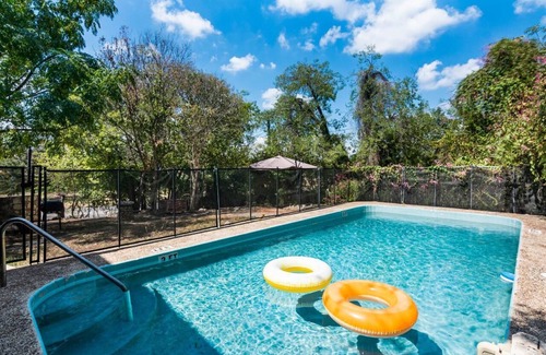 Monticello Park Apartment | 50% off- Free Parking-Equipped kitchen-Central San Antonio- Monthly Rental