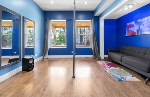Grand Boulevard Condo | 50 Shades Of Blue Suite