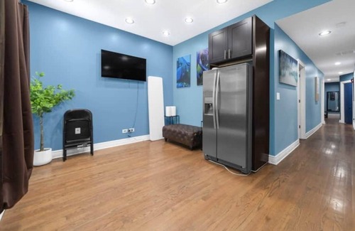 Grand Boulevard Condo | 50 Shades Of Blue Suite