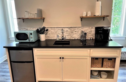 Olde Town Apartment | 50 Stock Farm Rd - Charming Old Town Bluffton