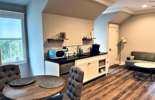 Olde Town Apartment | 50 Stock Farm Rd - Charming Old Town Bluffton