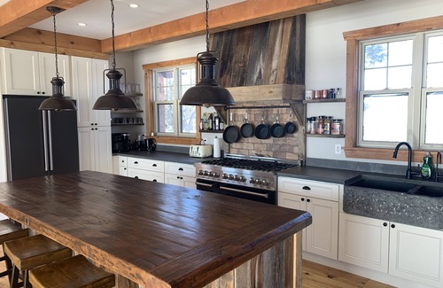 Calabogie Ski Chalet | 5000 sq ft luxury vacation home with 6 bedrooms 7 bathroom.