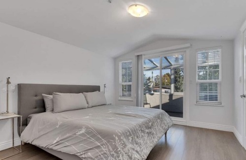 Renfrew-Collingwood House | 5023 Moss St.-Betty-L-17% · Central & Spacious Vancouver 3-Br Home