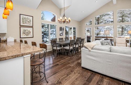 Vail House | 5025 Main Gore Place Condo