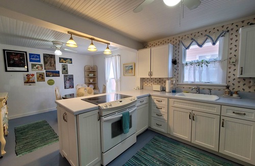 Lakeside Cottage | 503 W. 4th in Lakeside