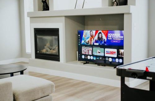 West Jordan House | 5040 Sqft l Sleeps 25 l Near Ski & Downtown SLC