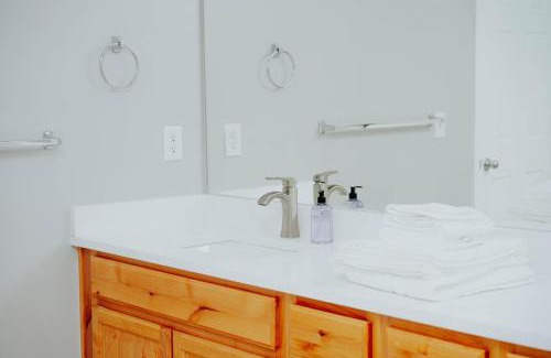 West Jordan House | 5040 Sqft l Sleeps 25 l Near Ski & Downtown SLC