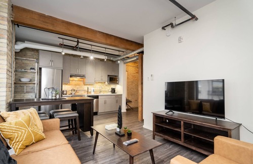 Exchange District Condo | (507) Exchange District Warm Entire 1 BR 1BATH Loft + Fast WiFi (139)