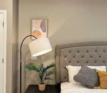 Logan Square Apartment | 508 Urban Lifestyle king bed APT in Center CITY