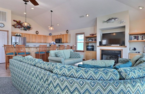 Kill Devil Hills House | 5090 Hook Line Sinker * Oceanfront * pool hot tub