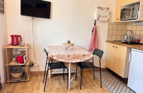 Risoul Apartment | 50m from resort center, view village, balcony, tv, ski locker, 23m², Risoul