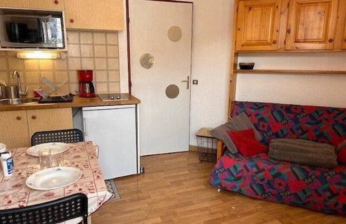 Risoul Apartment | 50m from resort center, view village, balcony, tv, ski locker, 23m², Risoul
