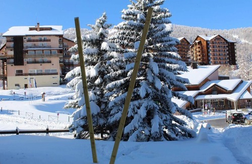 Risoul Apartment | 50m from resort center, view village, balcony, tv, ski locker, 23m², Risoul