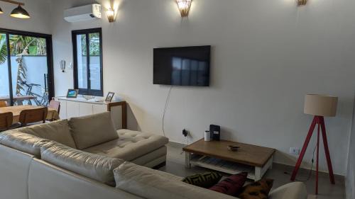 Costa do Sol House | 50m praia Cond pé na areia Alto padrao 4 suites Segur 24h Costa do sol Guaratuba Bertioga prox Riviera