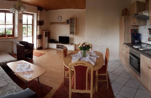 March Apartment | 50qm-große Ferienwohnung mit großer Sonnenterrasse und Blick auf den Bayerischen Wald