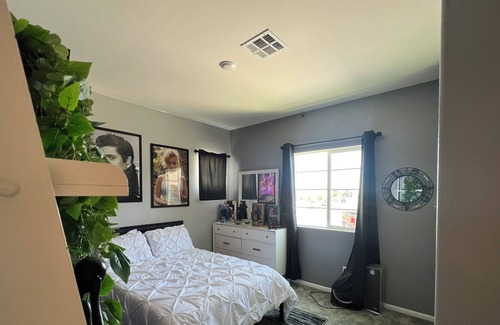 Victorville Apartment | 50s Themed Rockabilly Guest suite retreat